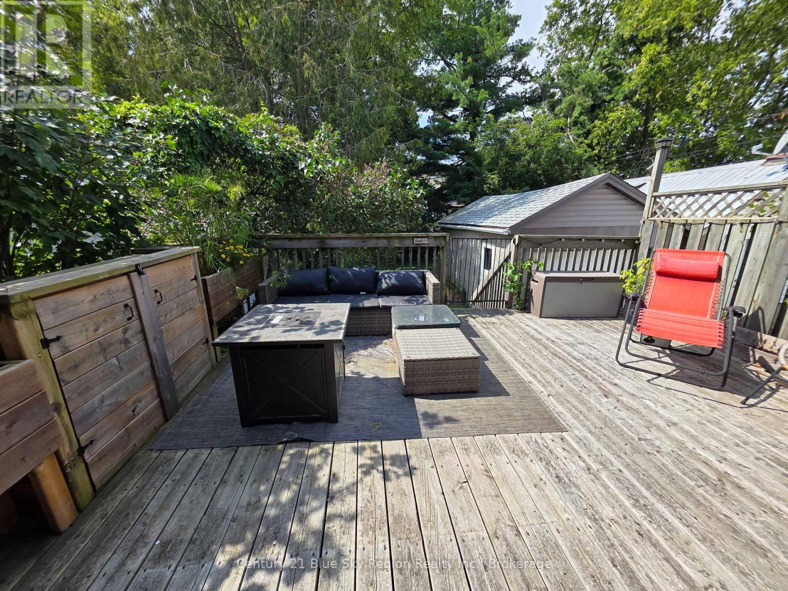 153 FIRST AVENUE W - 29