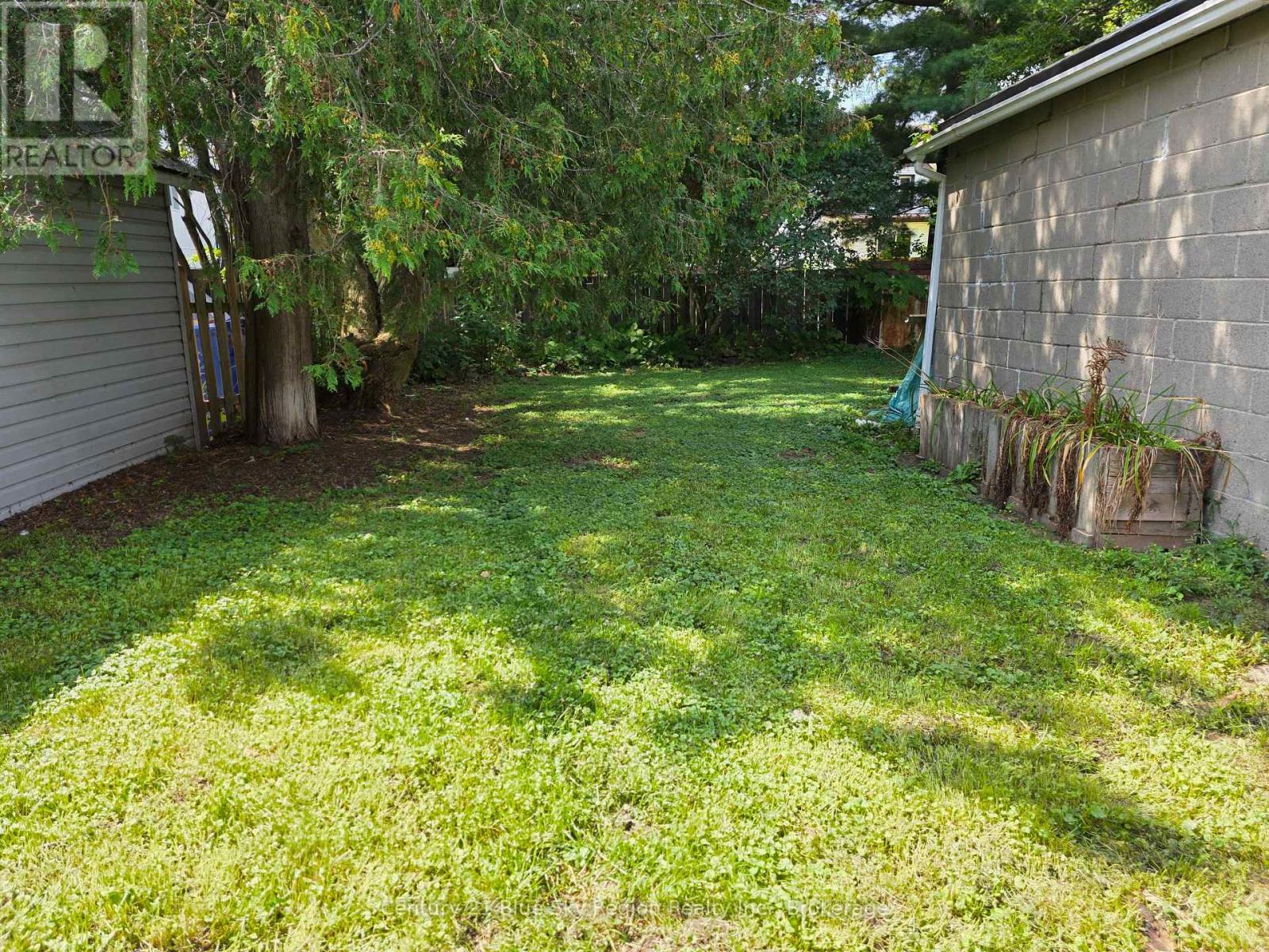 153 FIRST AVENUE W - Image 32