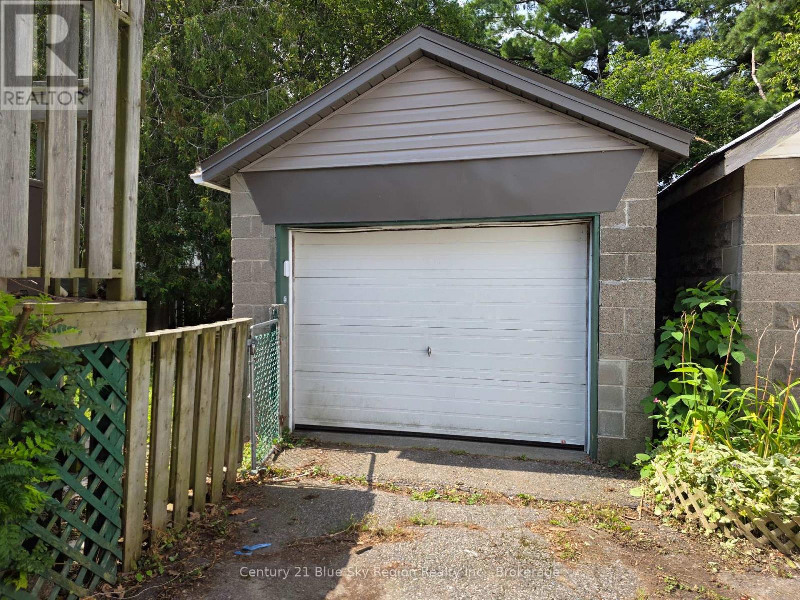 153 FIRST AVENUE W - 4