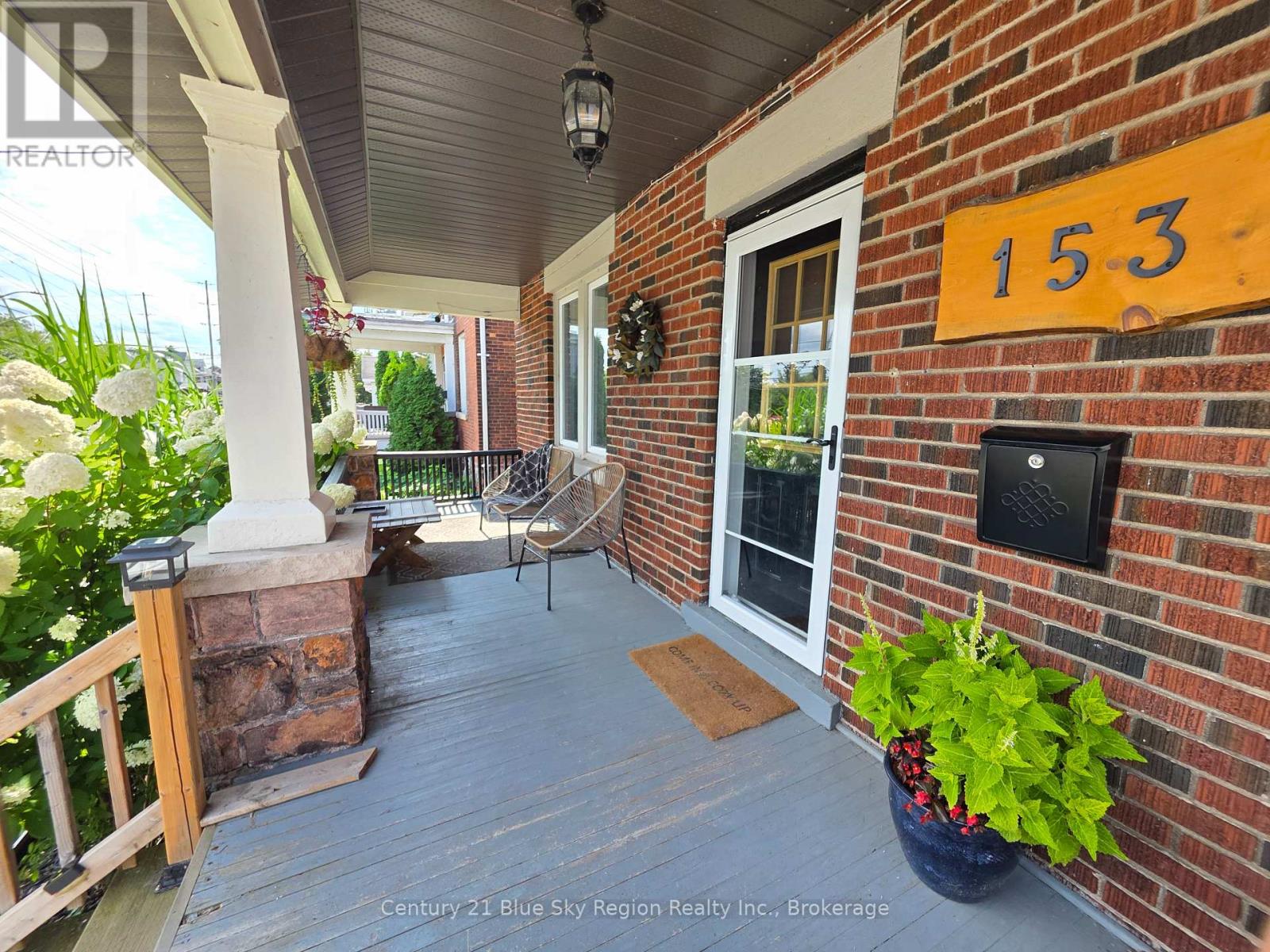 153 FIRST AVENUE W - 6