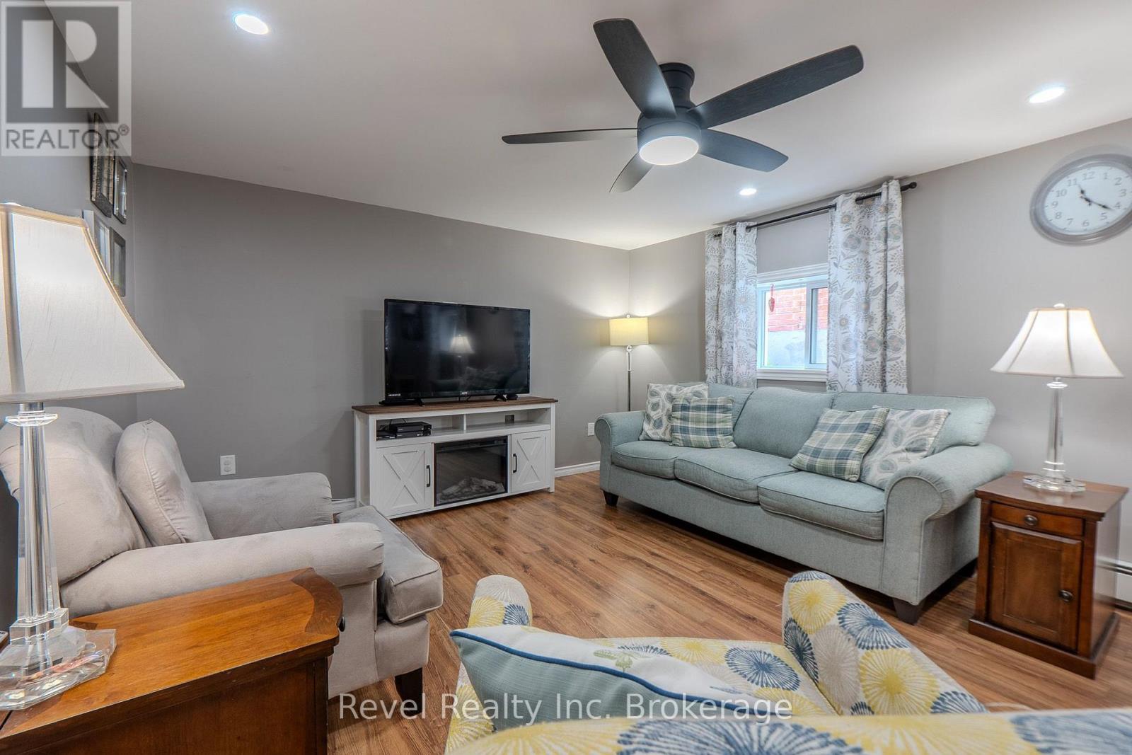 257 LEE AVENUE - Image 24