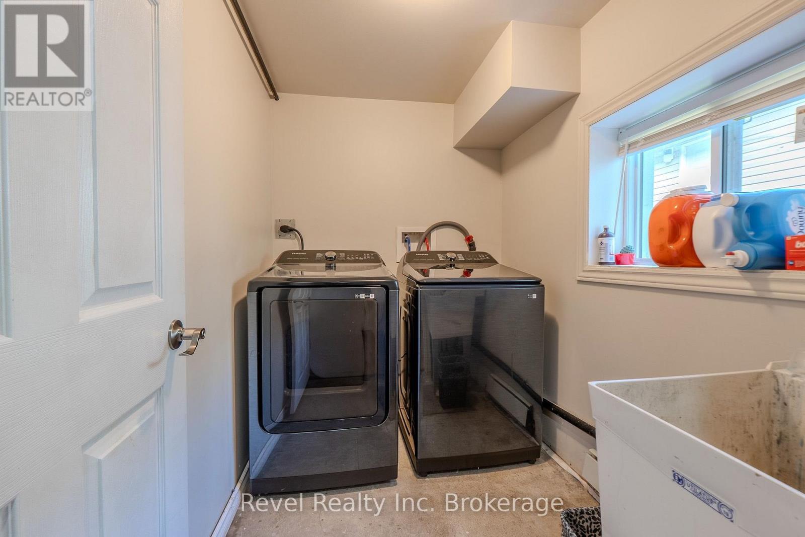 257 LEE AVENUE - Image 36