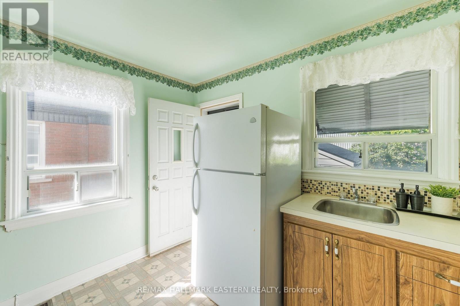 51 EPHGRAVE BOULEVARD - 12