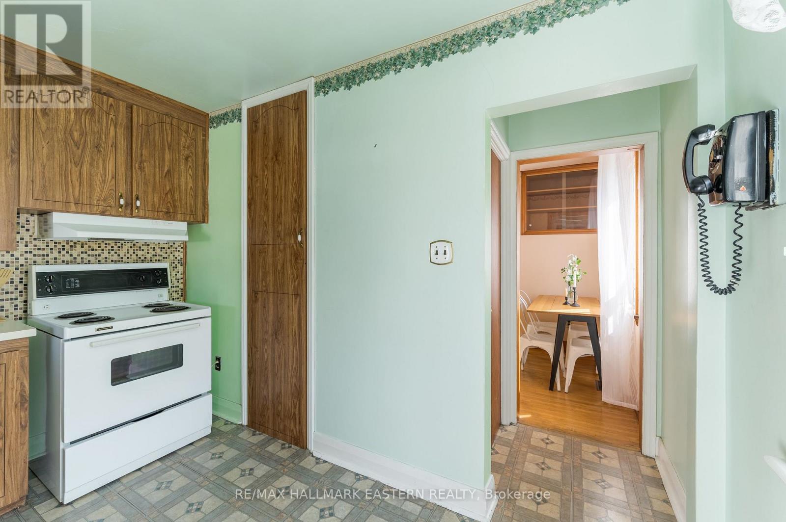 51 EPHGRAVE BOULEVARD - 13