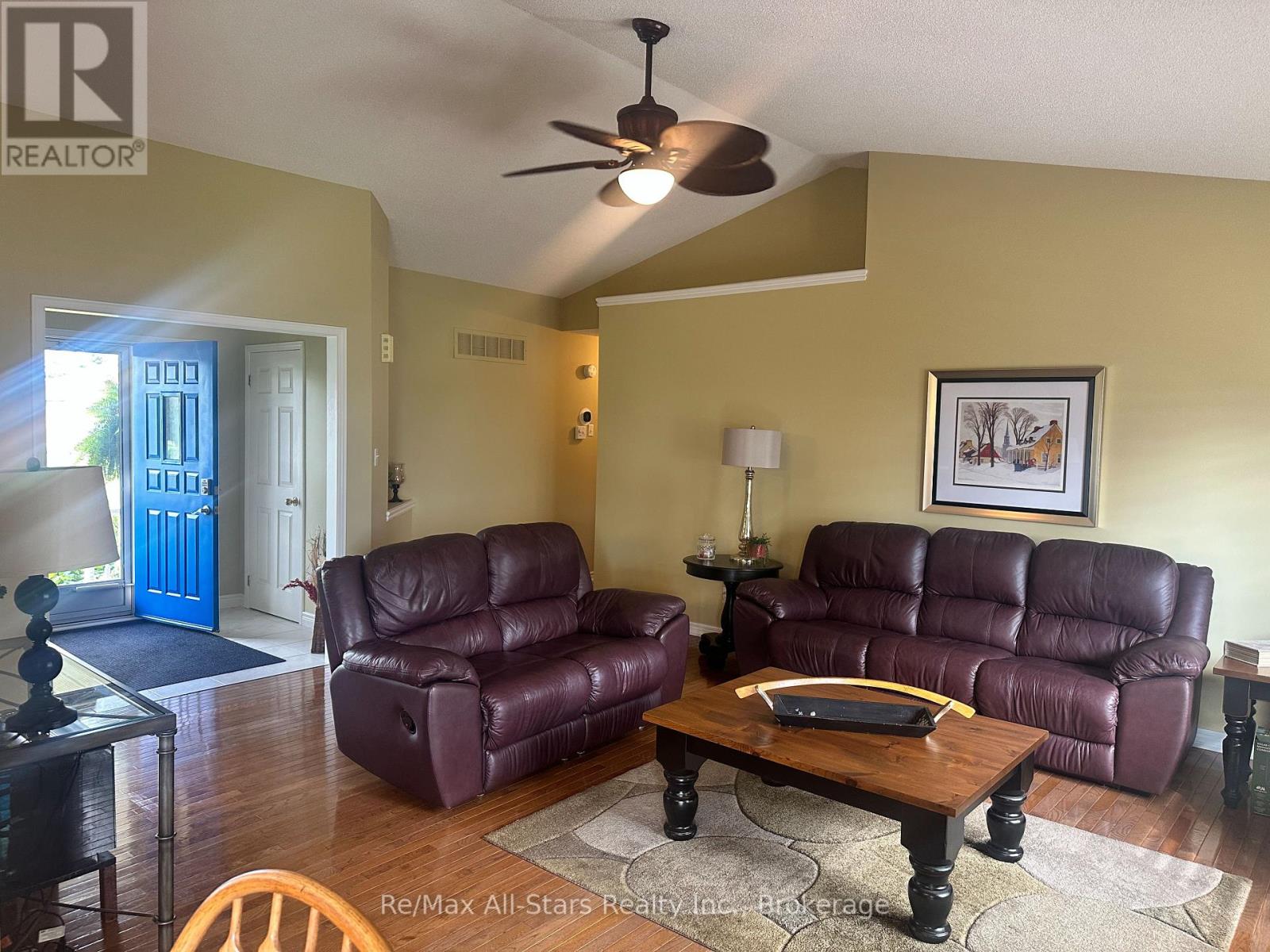 22 HALLETT CRESCENT - 5