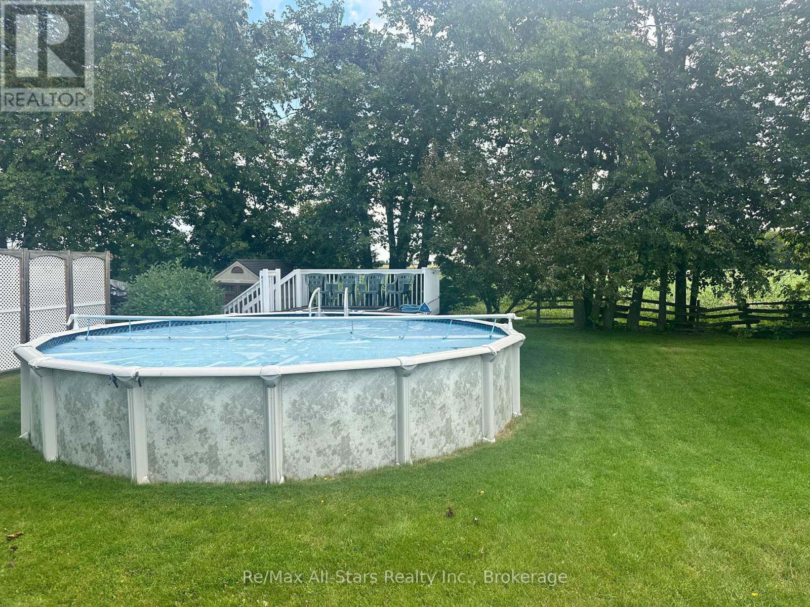 22 HALLETT CRESCENT - 9