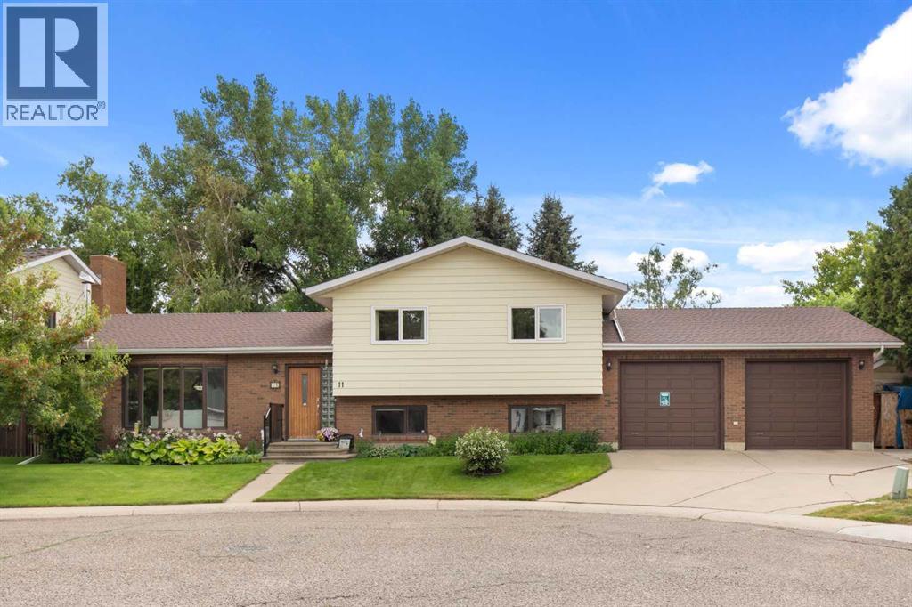 11 Greenwood Court SW, Medicine Hat, Alberta, T1A7X7