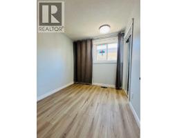Kitchen - 1672 Marlyn Way Ne, Calgary, AB T2A3K7 Photo 12