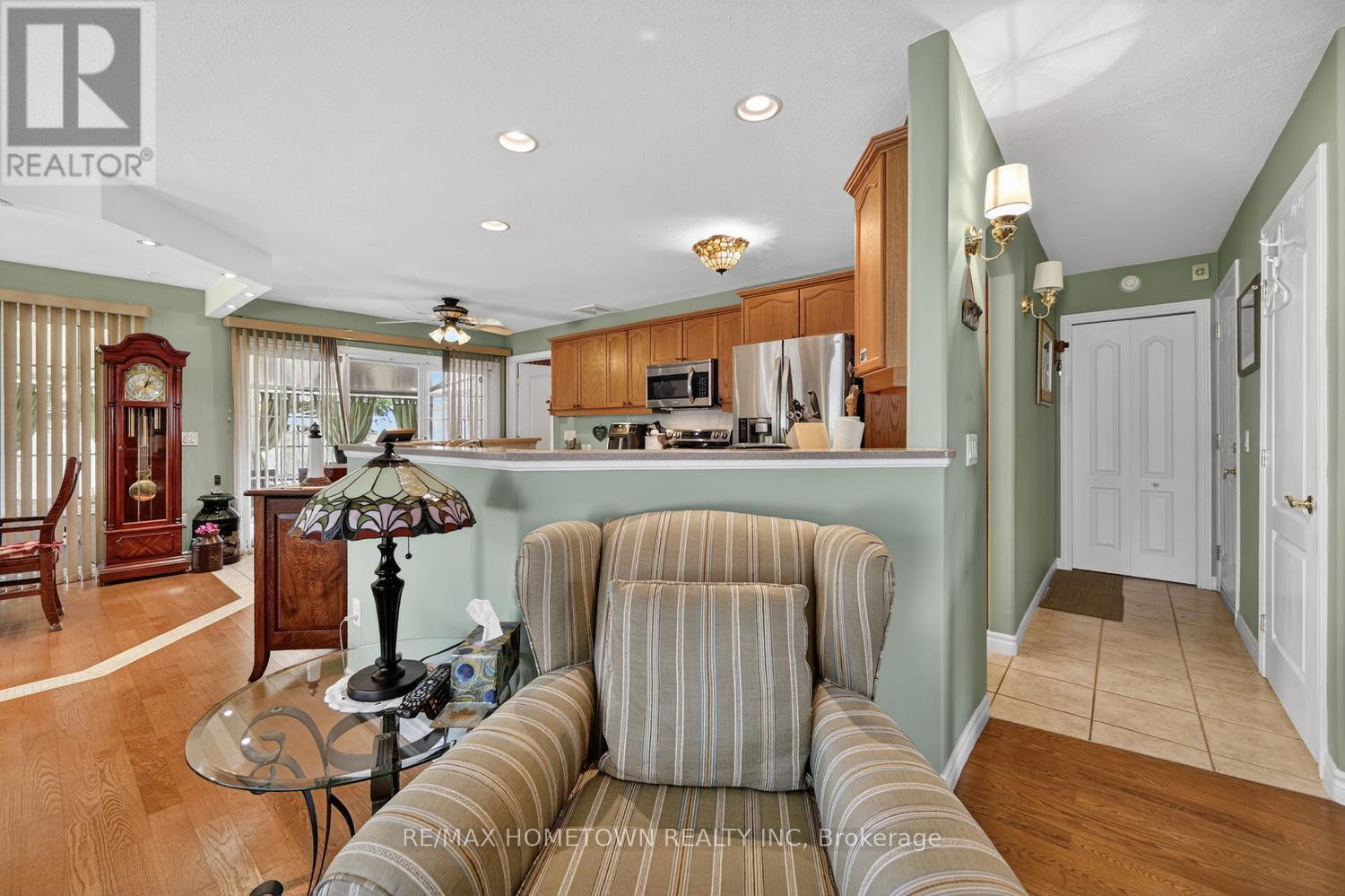 24 REGENCY PLACE - 13