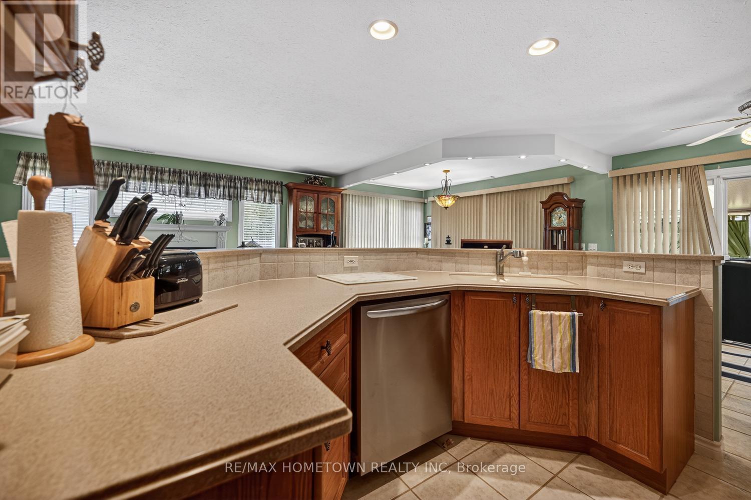 24 REGENCY PLACE - Image 17