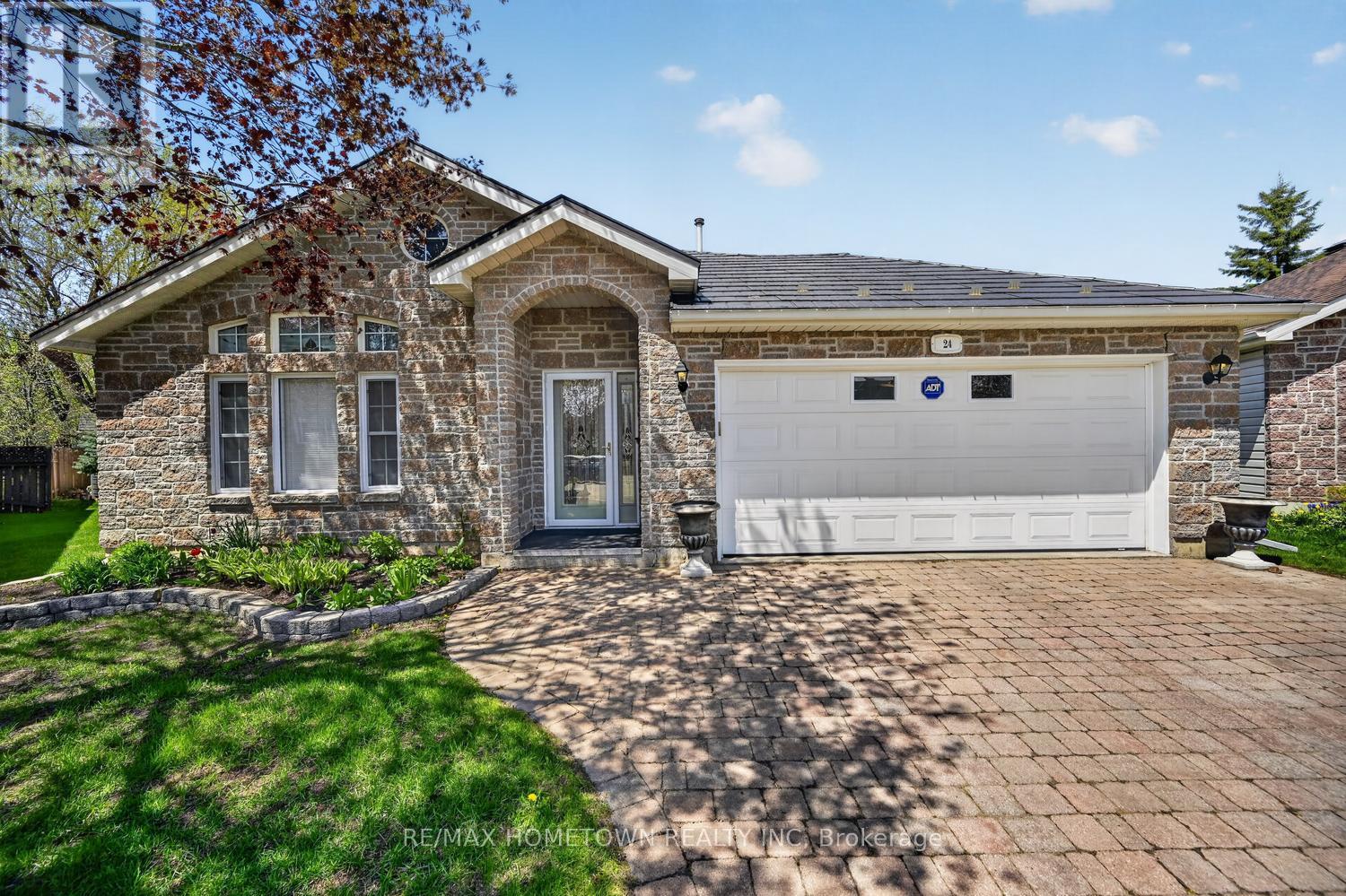 24 REGENCY PLACE - 3
