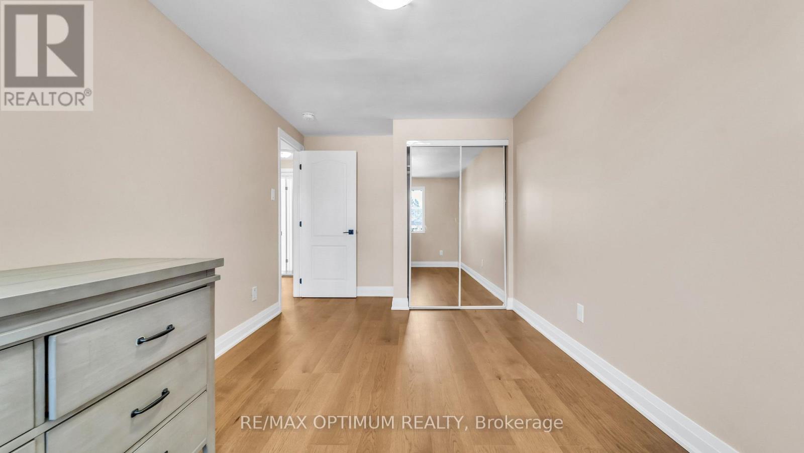 4 LAWNVIEW COURT - 25