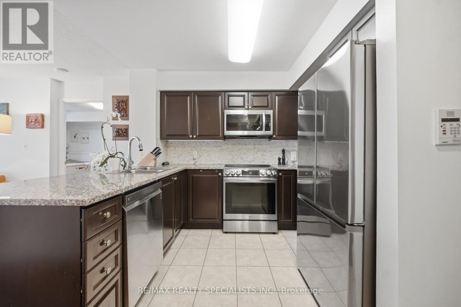 #707 335 RATHBURN ROAD W - 2