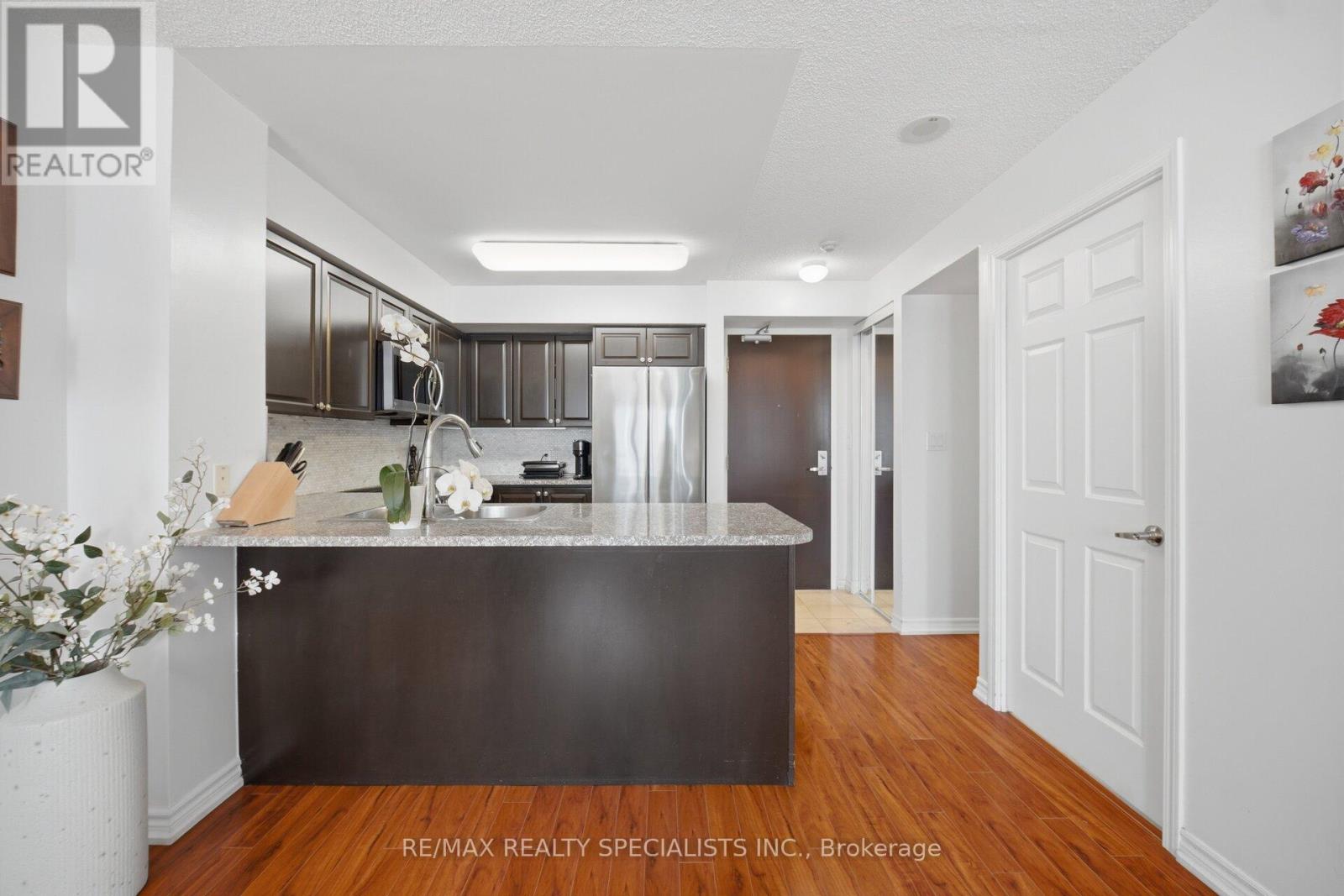 #707 335 RATHBURN ROAD W - Image 3