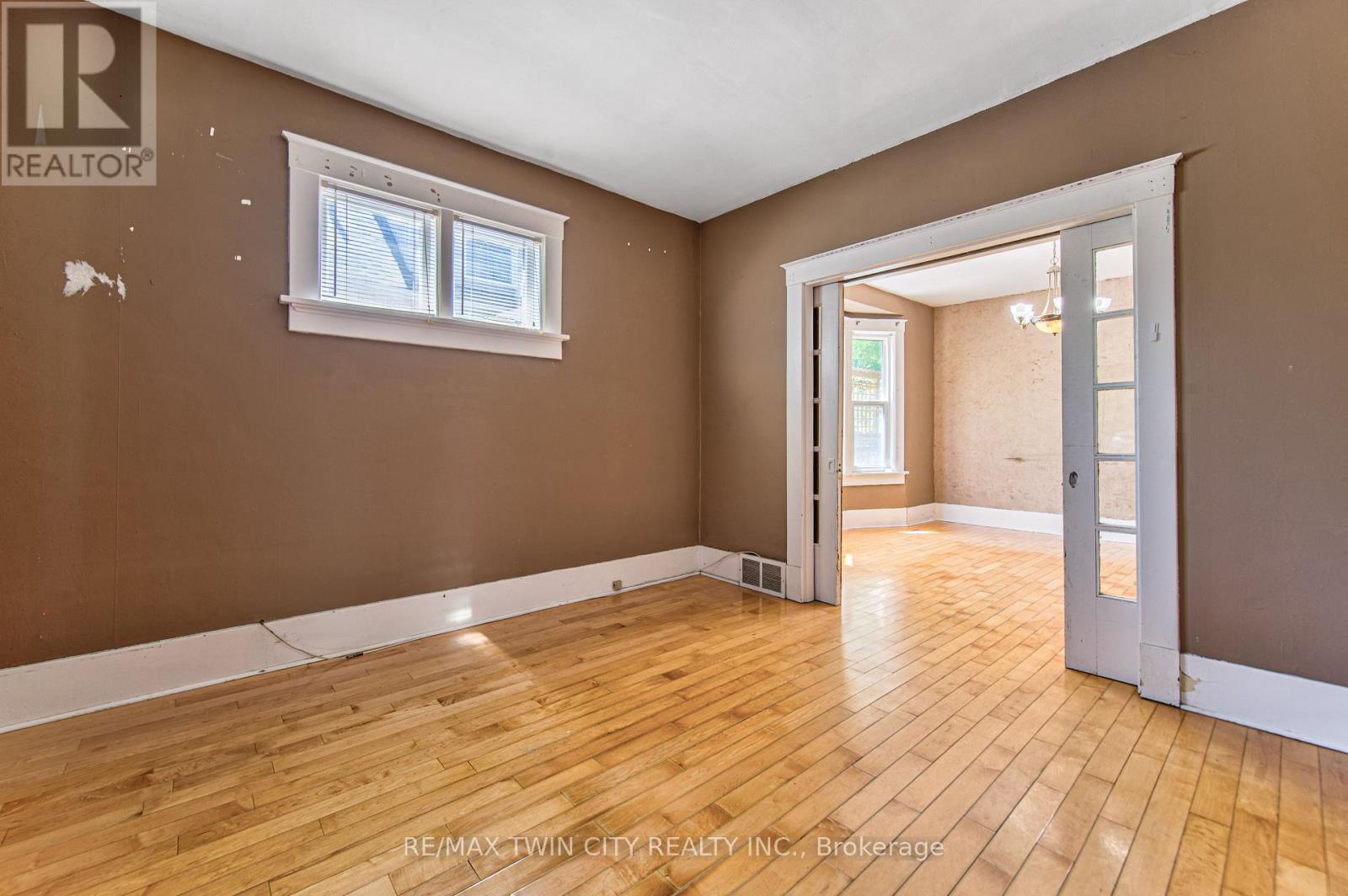 22 HERLAN AVENUE - 17