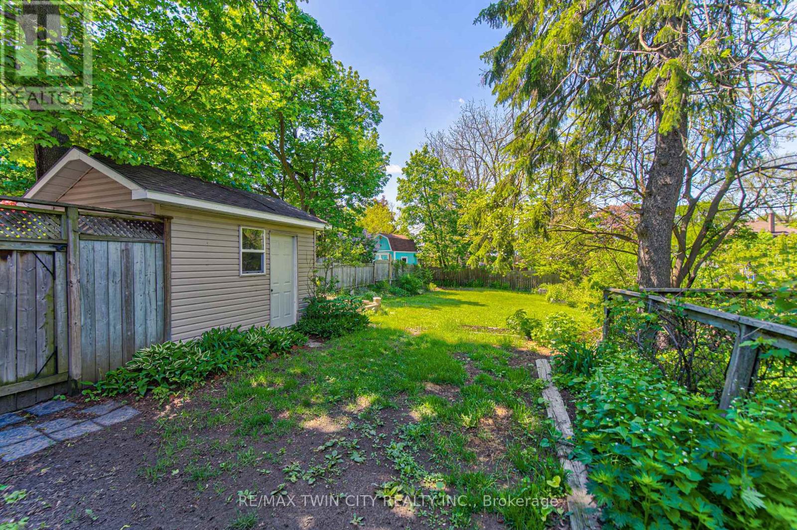 22 HERLAN AVENUE - 28