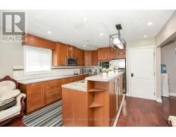 Foyer - 107 Glencliffe Court, Kitchener, ON N2B3X1 Photo 9
