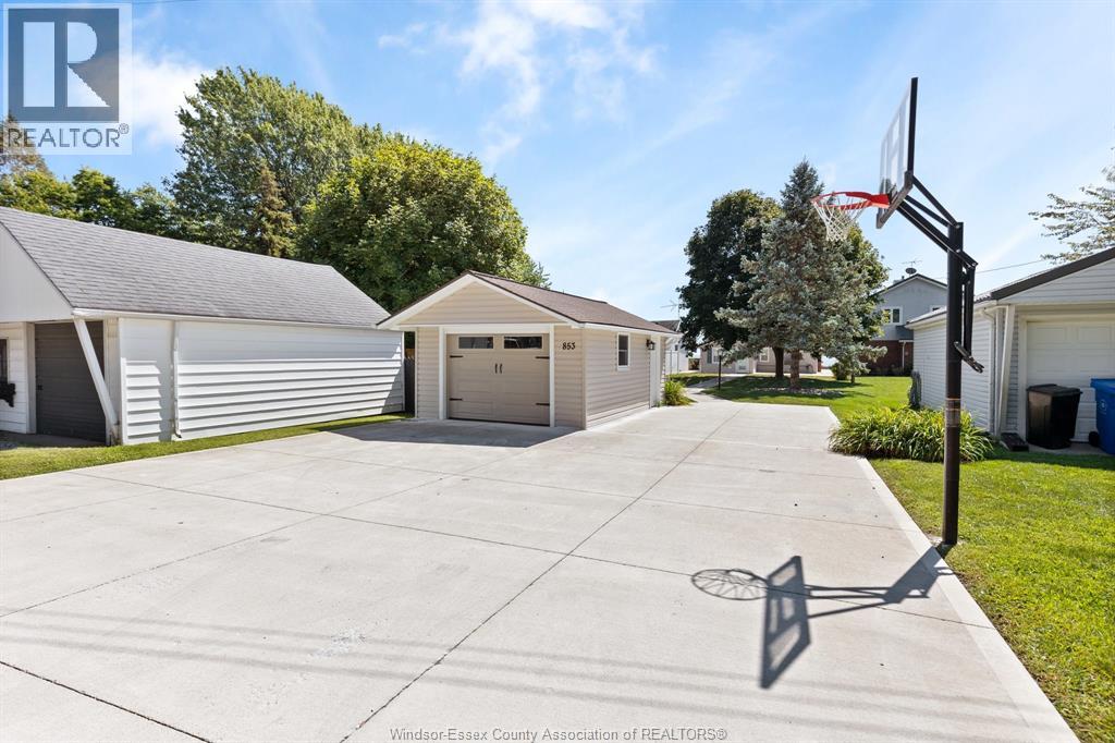 853 LAWRENCE AVENUE - Image 29
