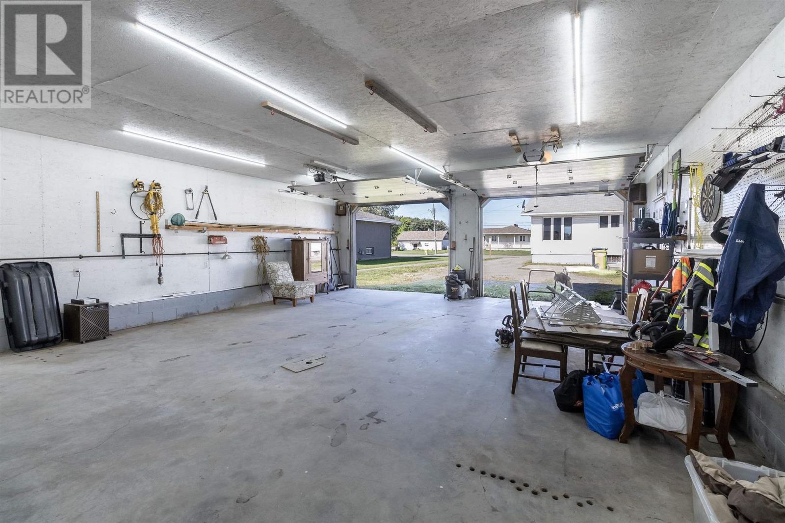 636 Cooper ST - Image 29