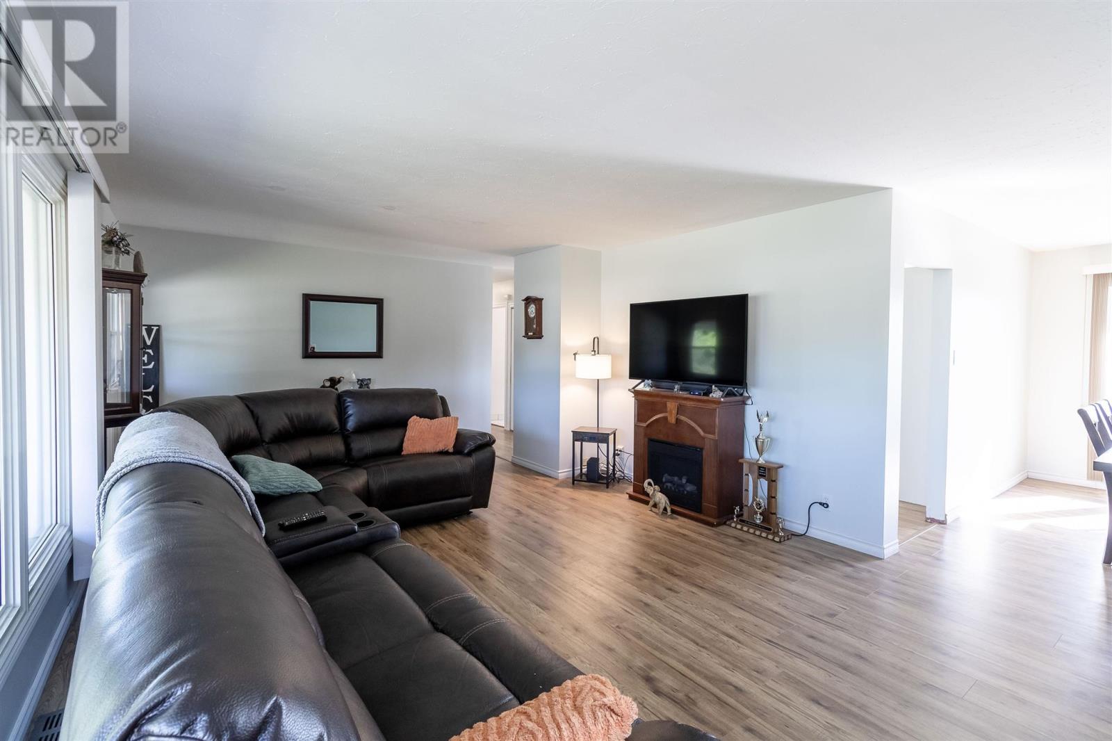 636 Cooper ST - Image 8