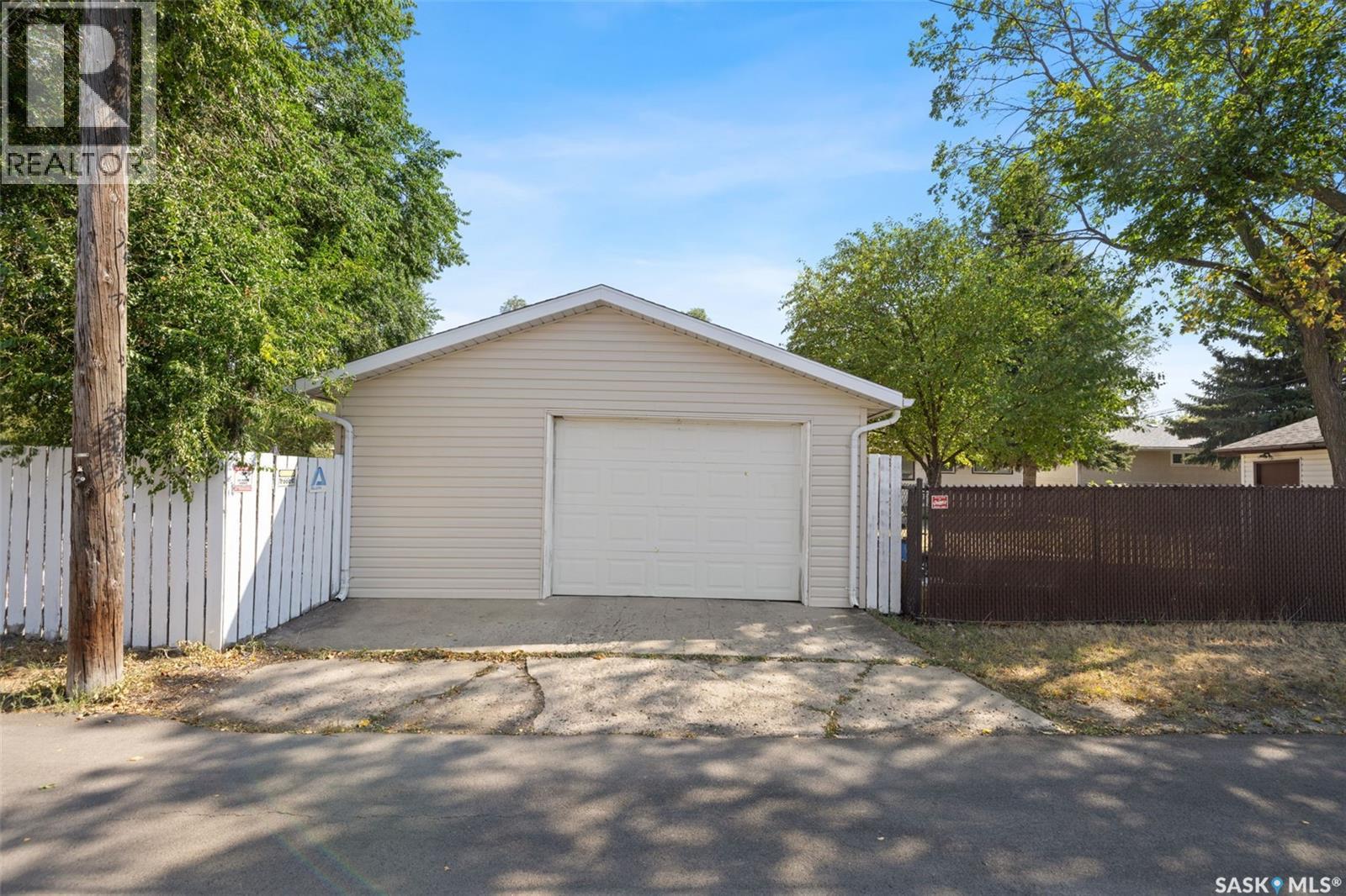 520 Montague STREET - 38