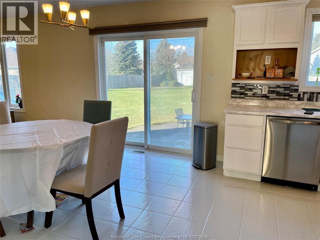 729 DONJON Court, Windsor, Ontario, N9G2W3, Windsor, Ontario — photo 3 of 5