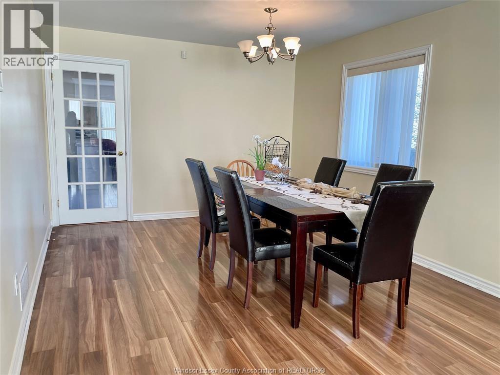 729 DONJON Court, Windsor, Ontario, N9G2W3, Windsor, Ontario — photo 4 of 5