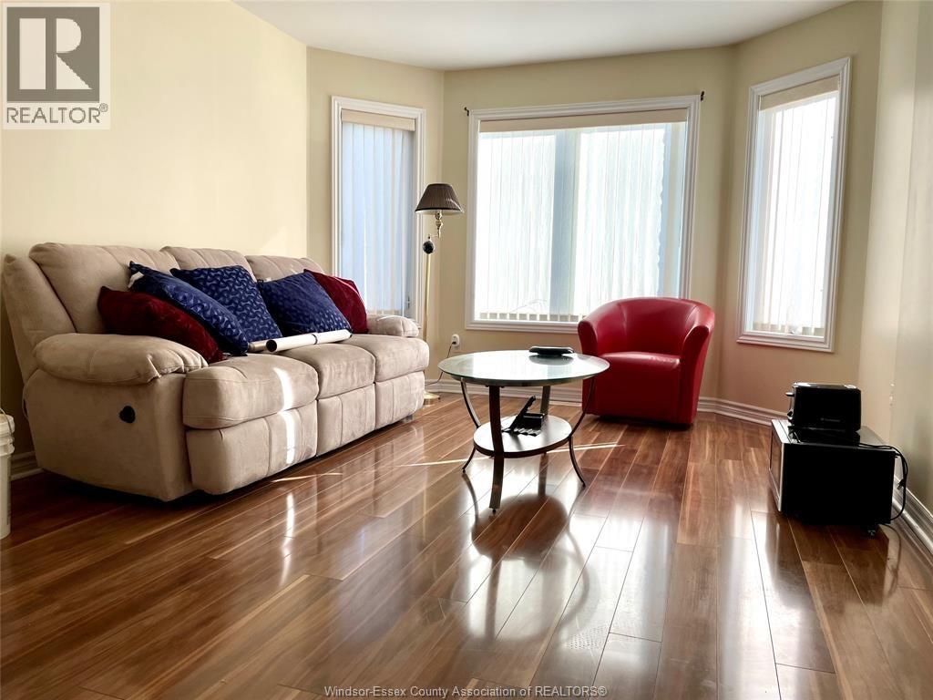 729 DONJON Court, Windsor, Ontario, N9G2W3, Windsor, Ontario — photo 5 of 5