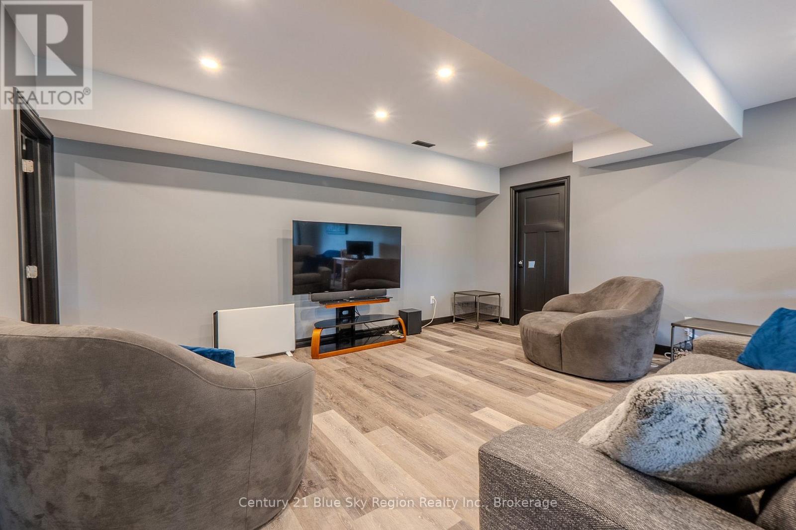 39 TUPPER DRIVE - 30