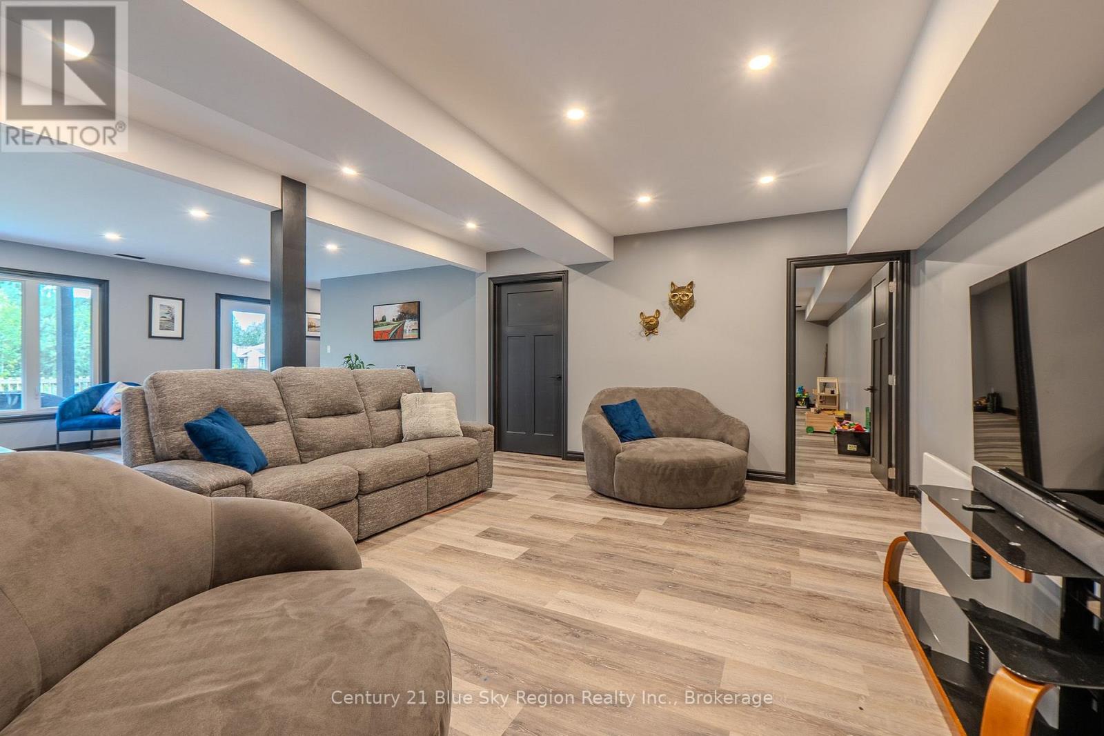 39 TUPPER DRIVE - 31