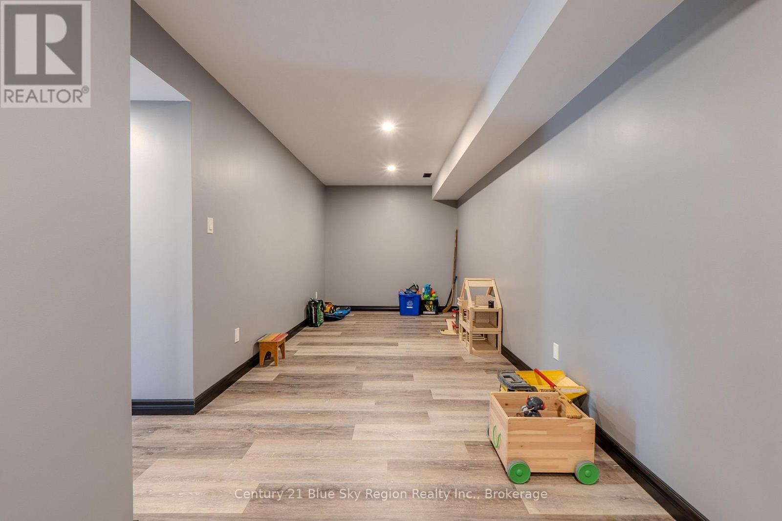 39 TUPPER DRIVE - 33