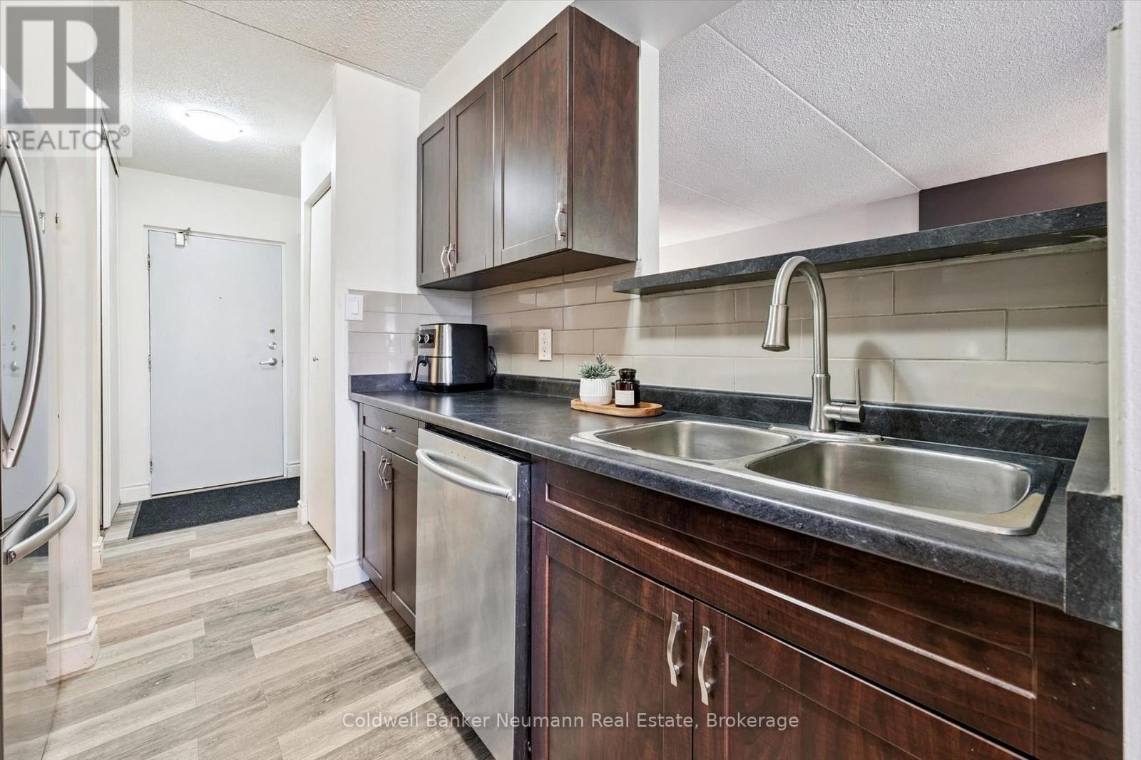 #407 65 SILVERCREEK PARKWAY N - 29