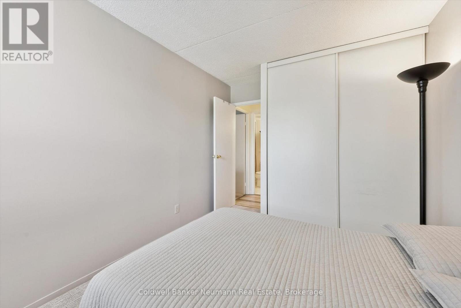 #407 65 SILVERCREEK PARKWAY N - 31