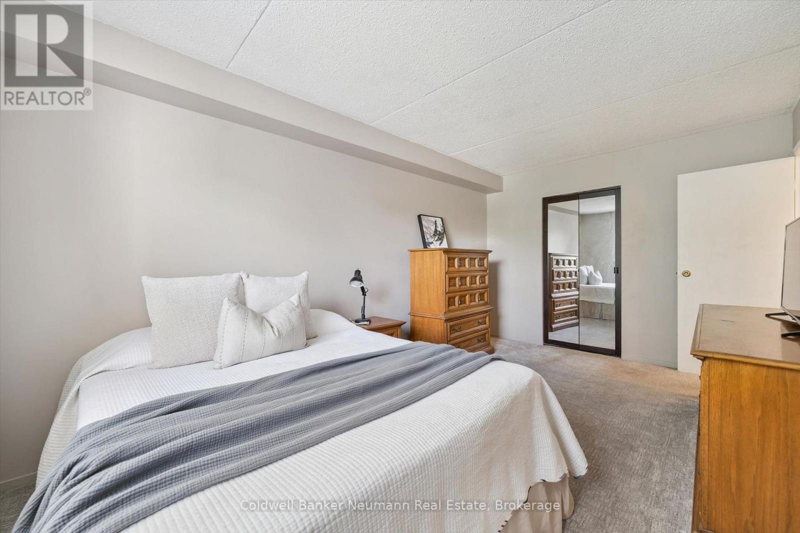 #407 65 SILVERCREEK PARKWAY N - 34