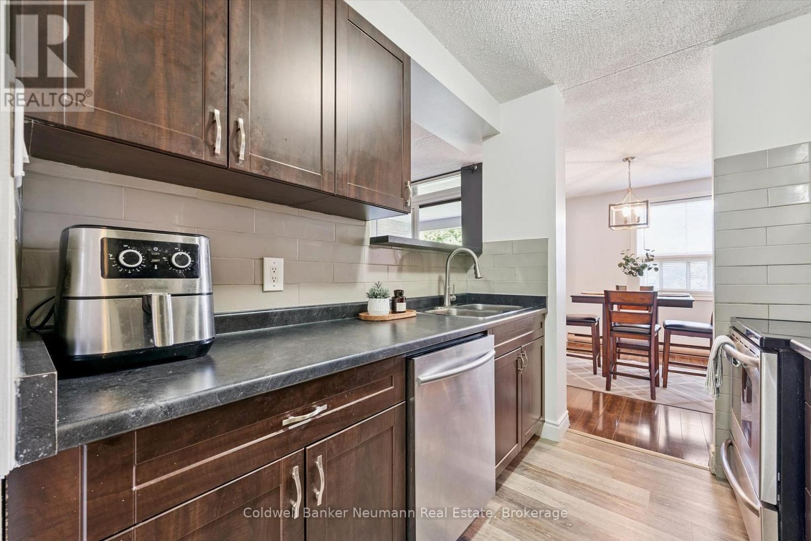 #407 65 SILVERCREEK PARKWAY N - 9
