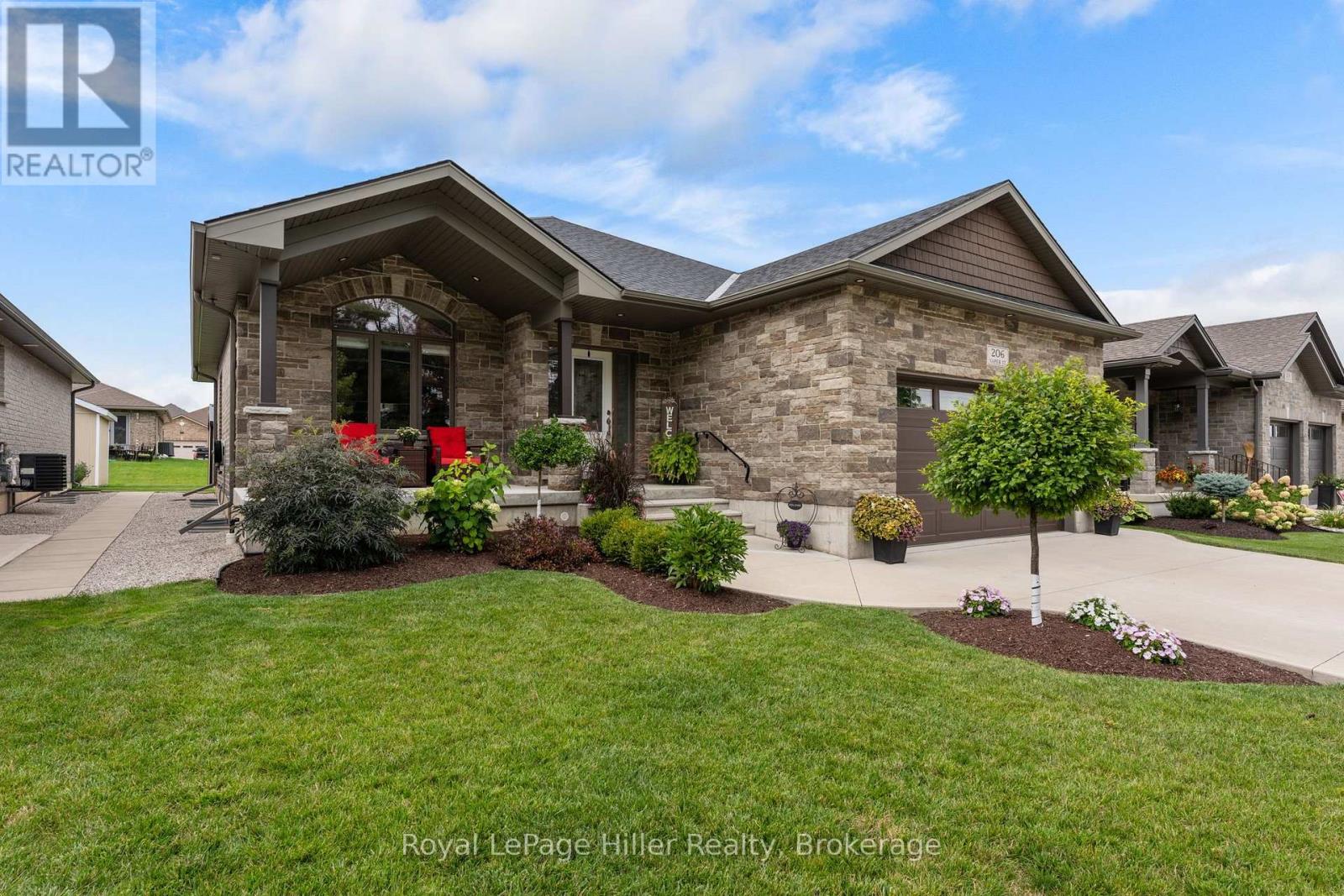 206 NAPIER STREET - 2
