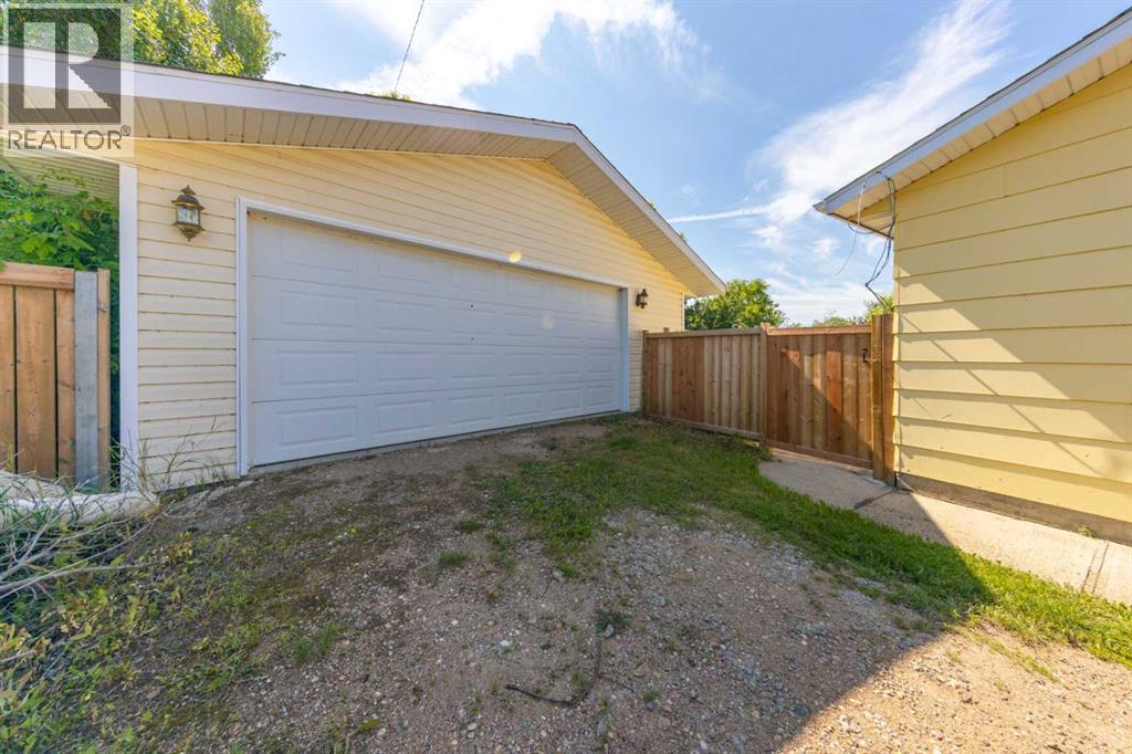 4705 52 Street - 29