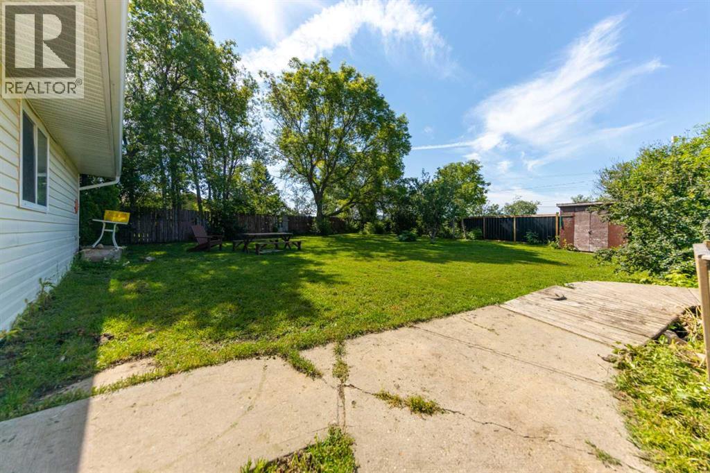 4705 52 Street - 30