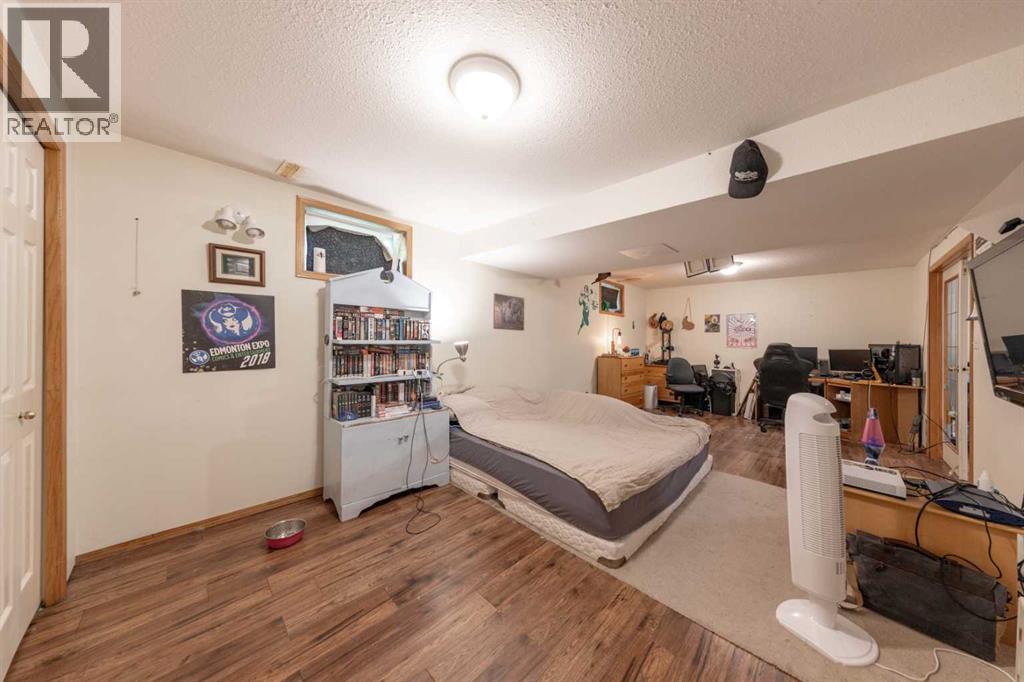4705 52 Street - 23