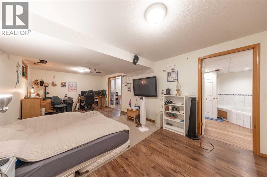 4705 52 Street - 24