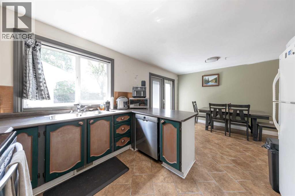 4705 52 Street - 10
