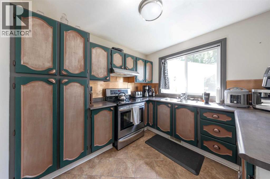 4705 52 Street - 11