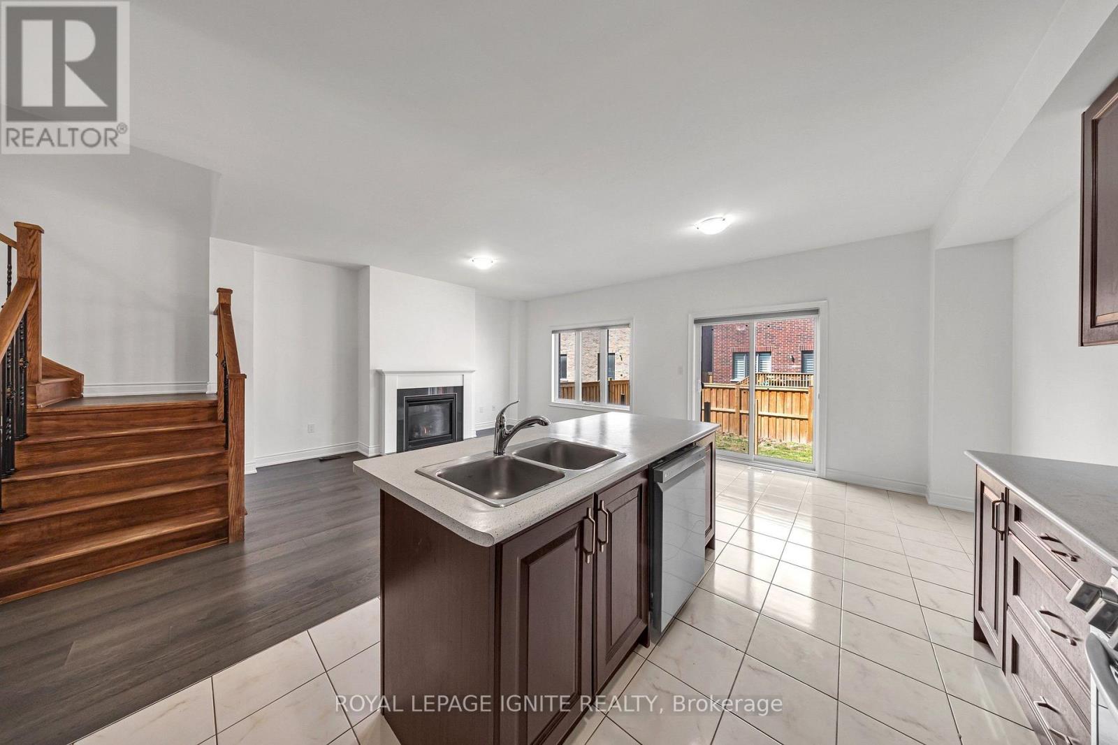 9 ALAN WILLIAMS TRAIL - 16
