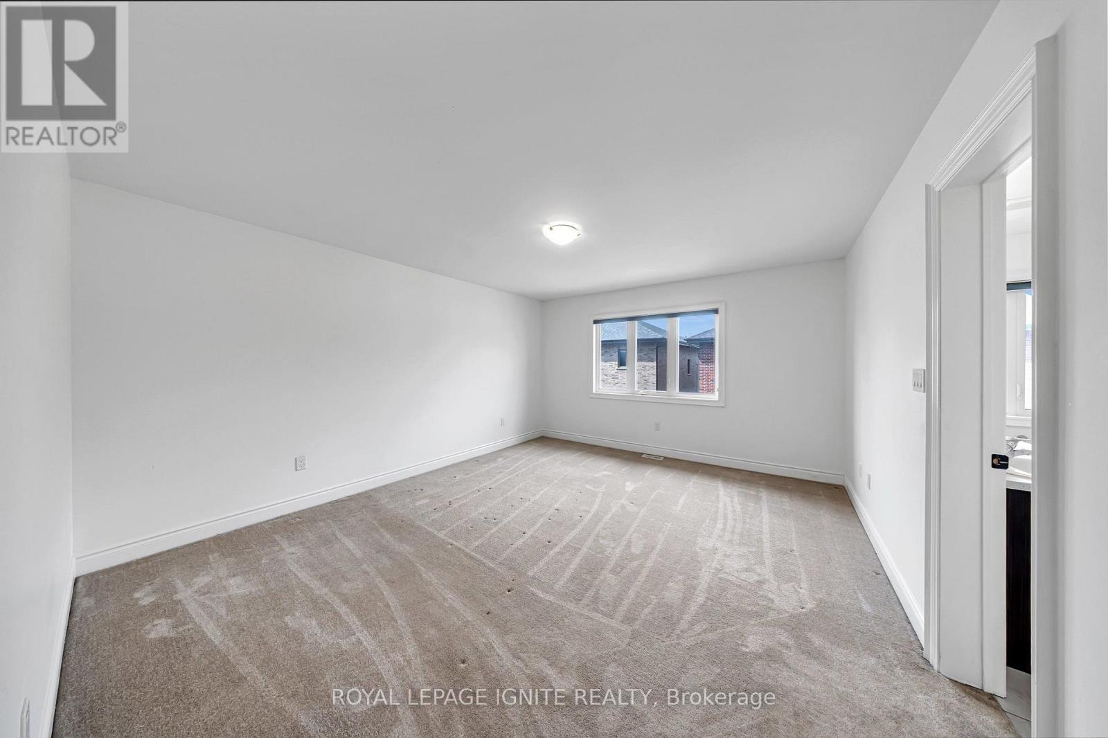 9 ALAN WILLIAMS TRAIL - 32