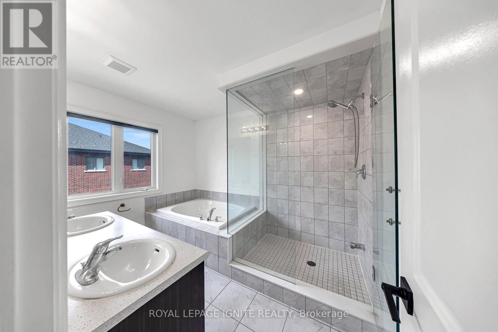 9 ALAN WILLIAMS TRAIL - 36