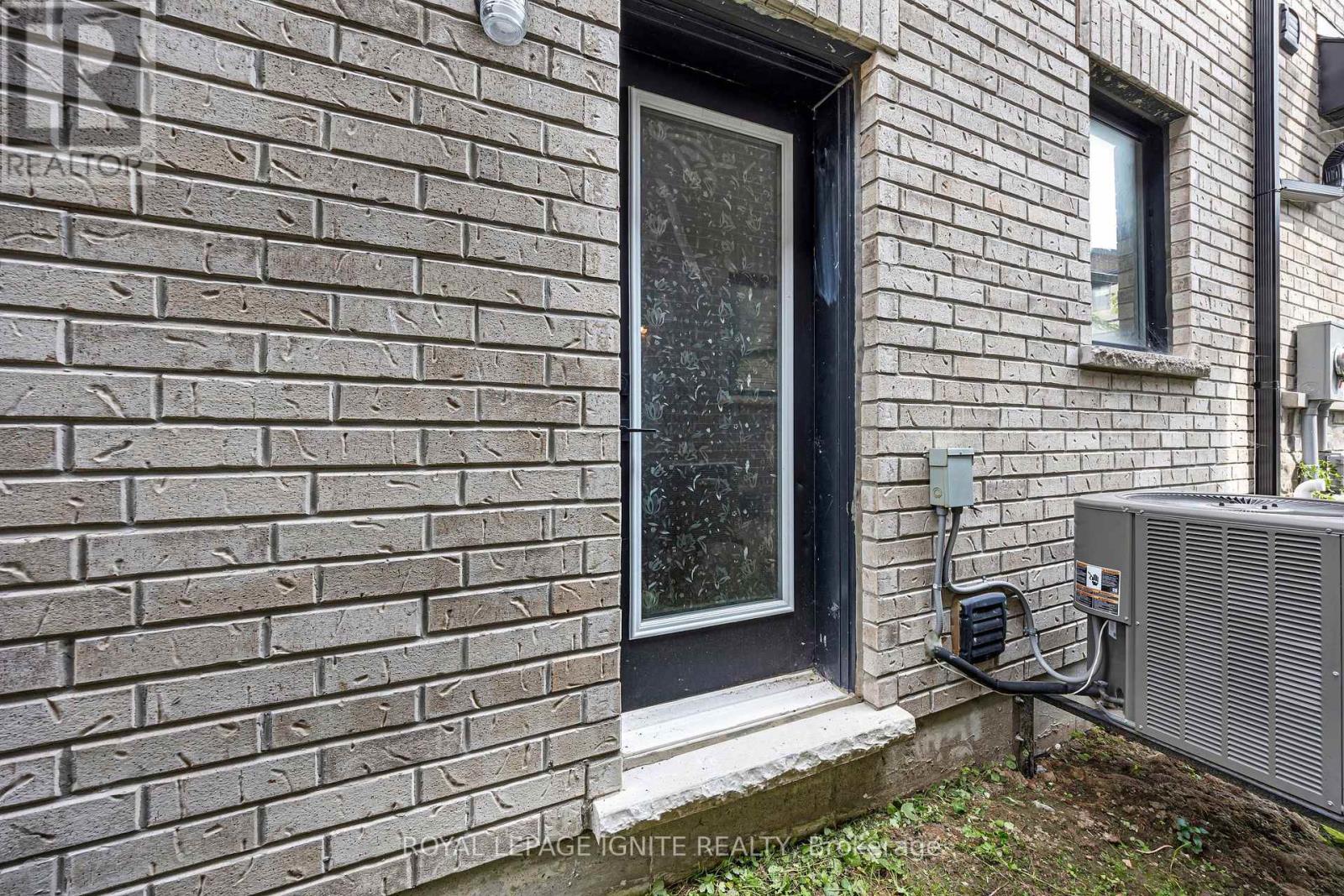 9 ALAN WILLIAMS TRAIL - 38
