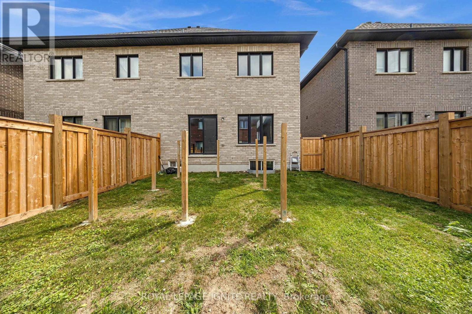 9 ALAN WILLIAMS TRAIL - 40