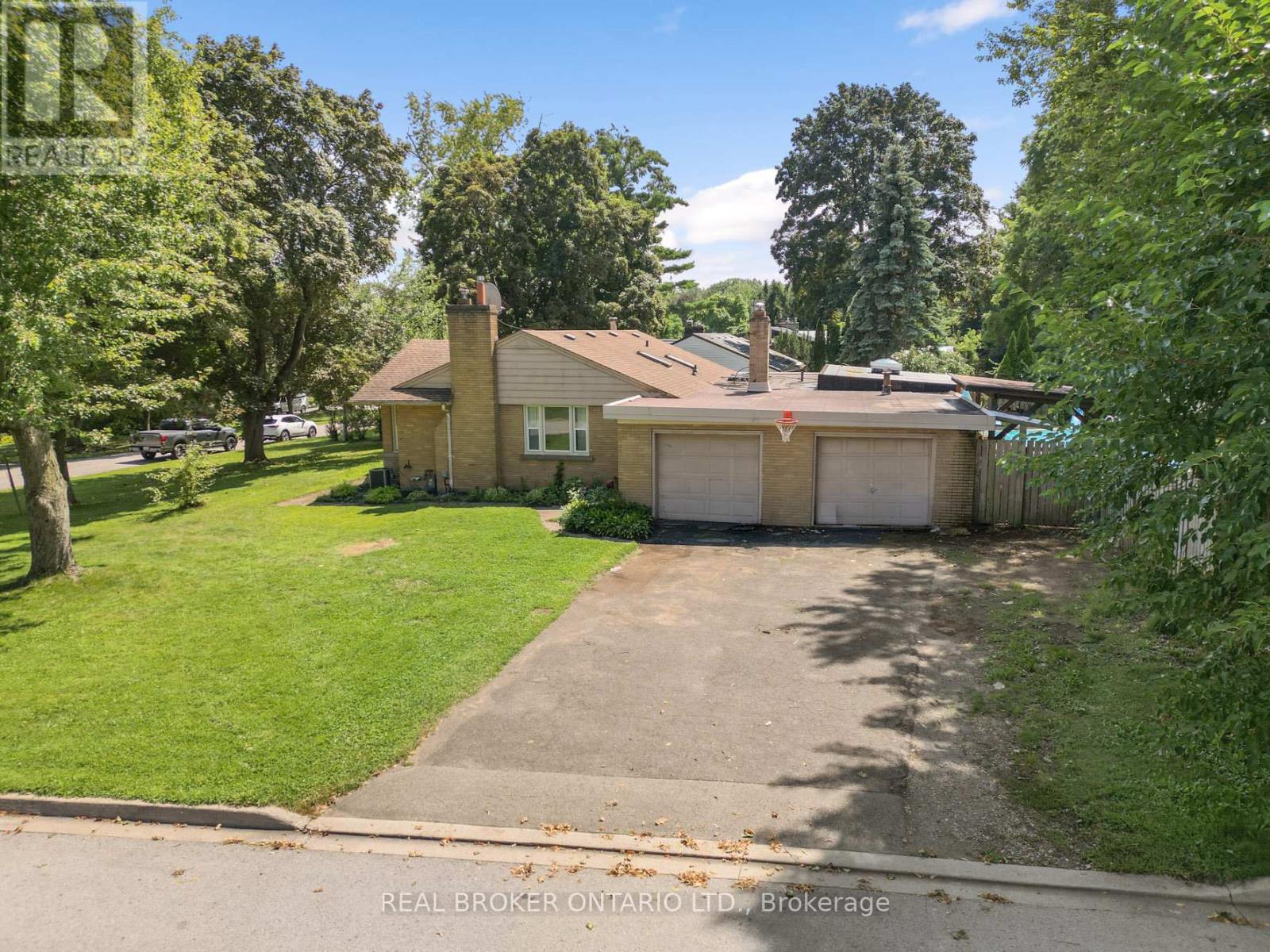 20 ALAN CRESCENT - 35