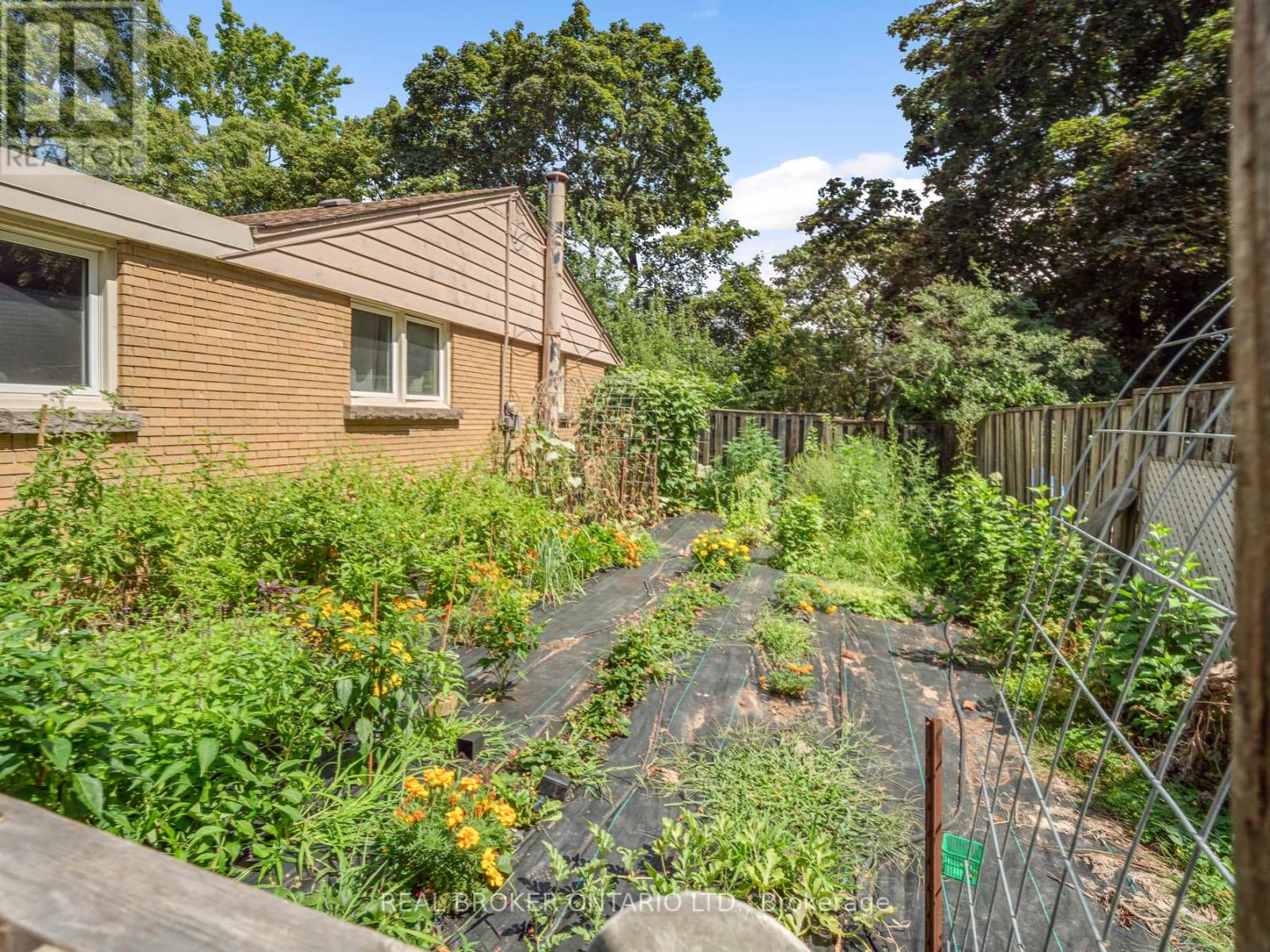 20 ALAN CRESCENT - Image 43
