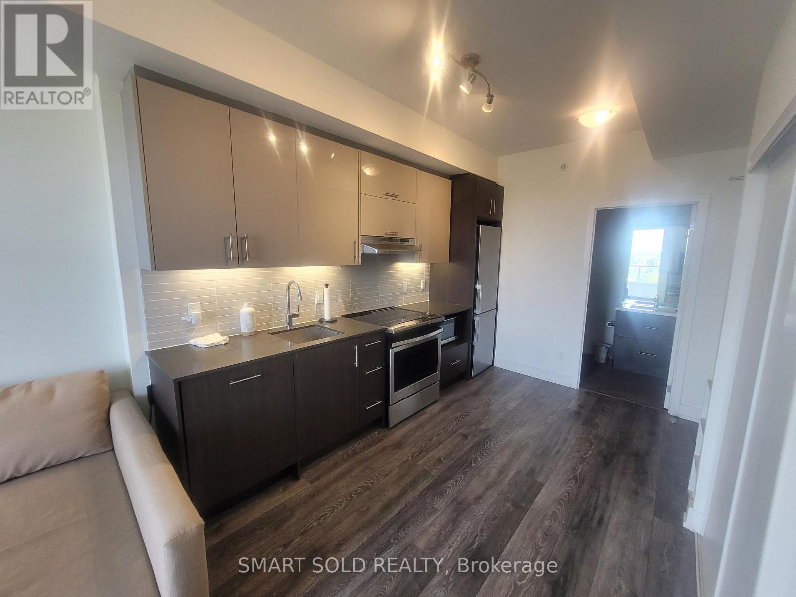 #807 180 Fairview Mall Drive, Toronto (Don Valley Village), Ontario, M2J4T1, Toronto (Don Valley Village), Ontario — photo 3 of 5
